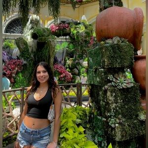 Meet your Posher, Nadia